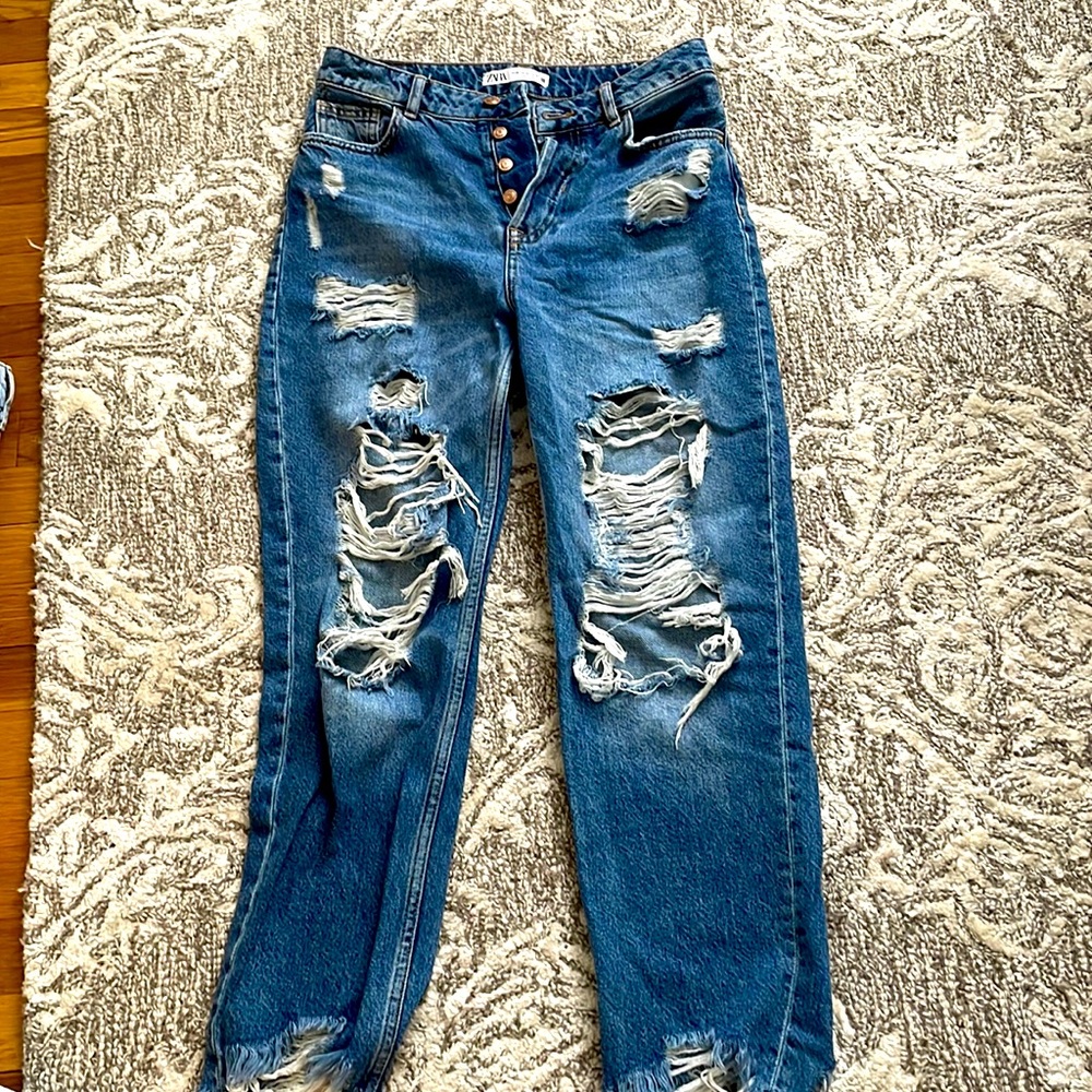 ZARA RIPPED JEANS